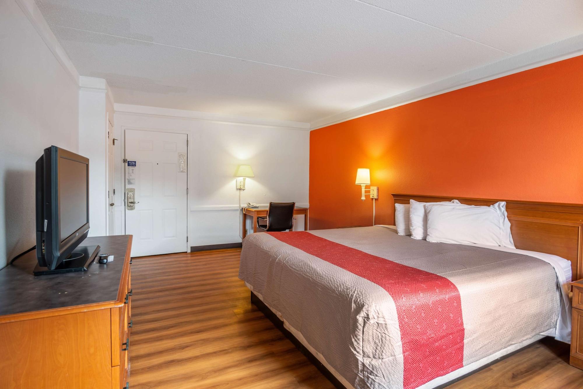 6-hazelwood, Mo Hotel