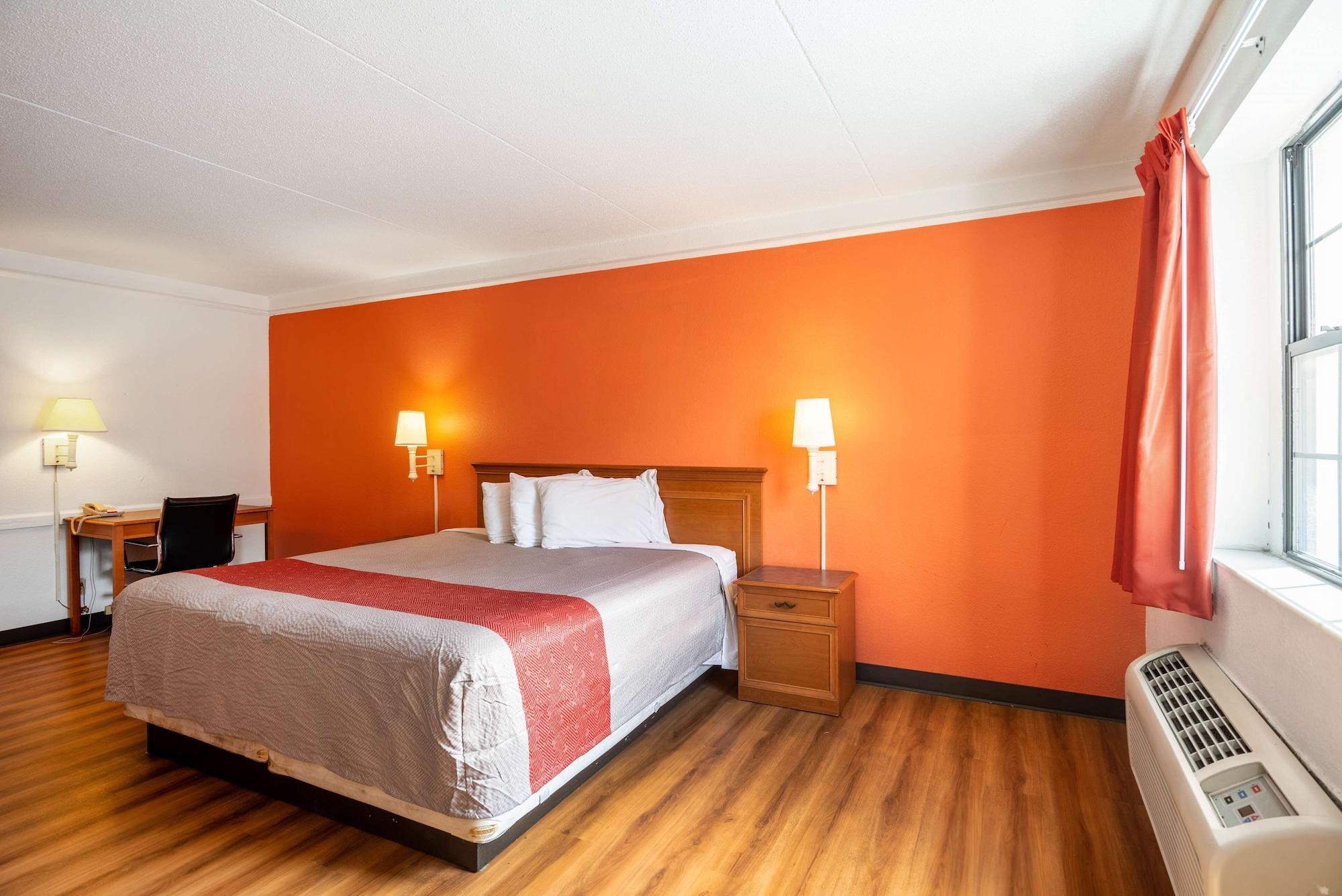 6-hazelwood, Mo Hotel