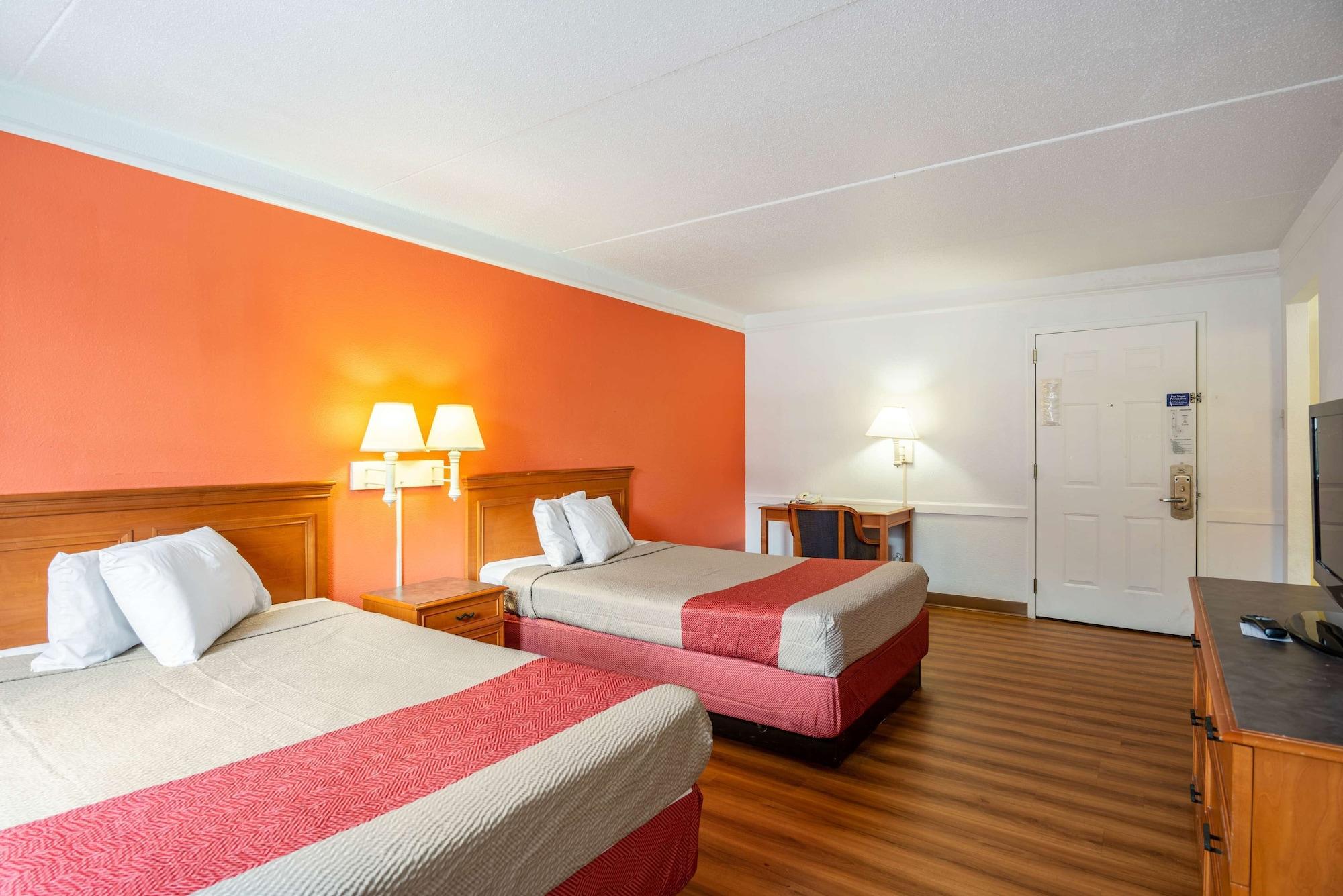 6-hazelwood, Mo Hotel