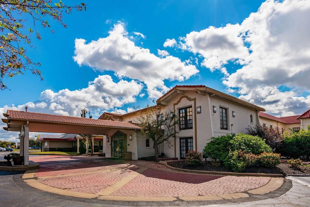 Hotel 6-hazelwood, Mo Hazelwood