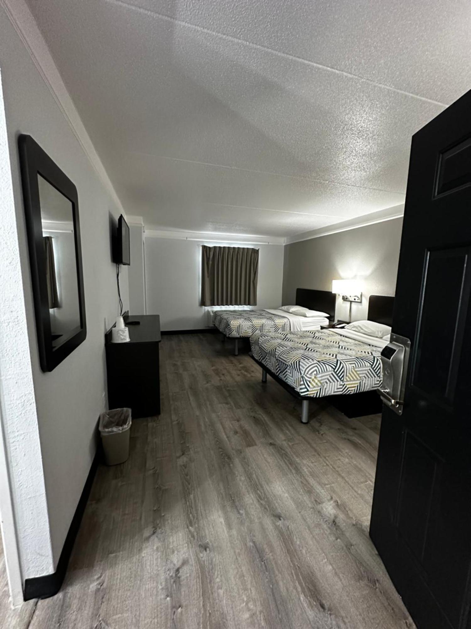 Hotel 6-hazelwood, Mo Hazelwood