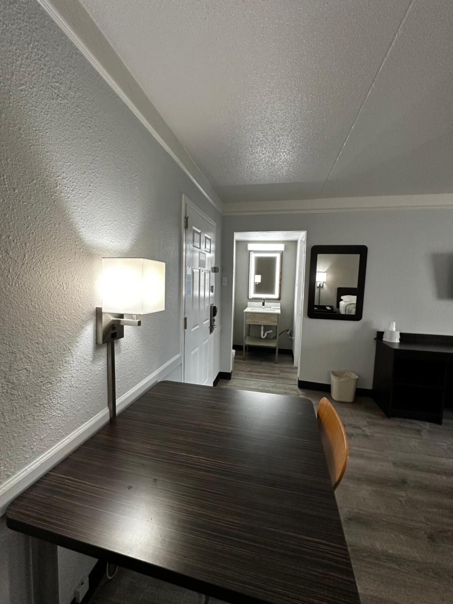 6-hazelwood, Mo Hotel 4*