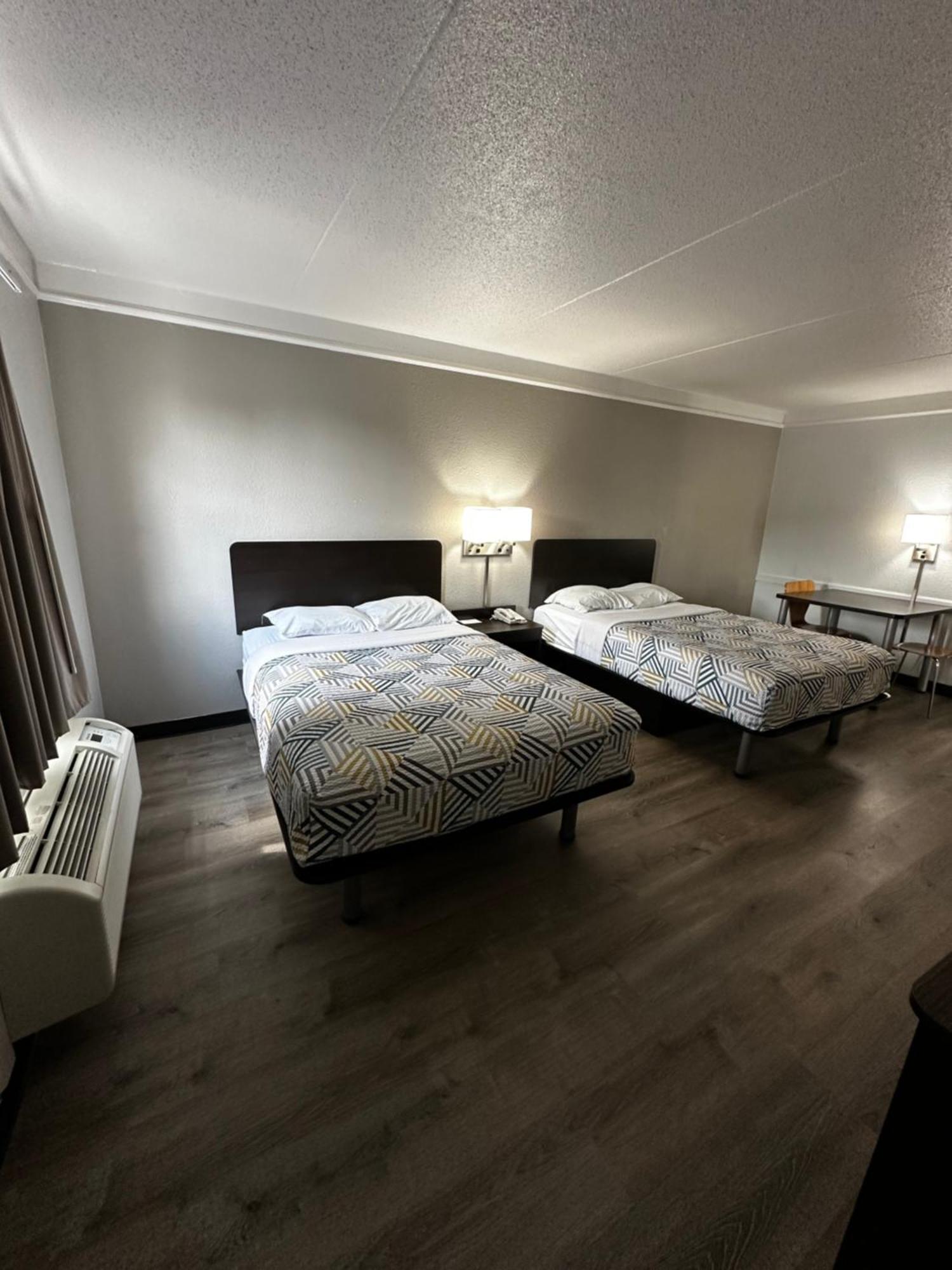 Hotel 6-hazelwood, Mo Hazelwood