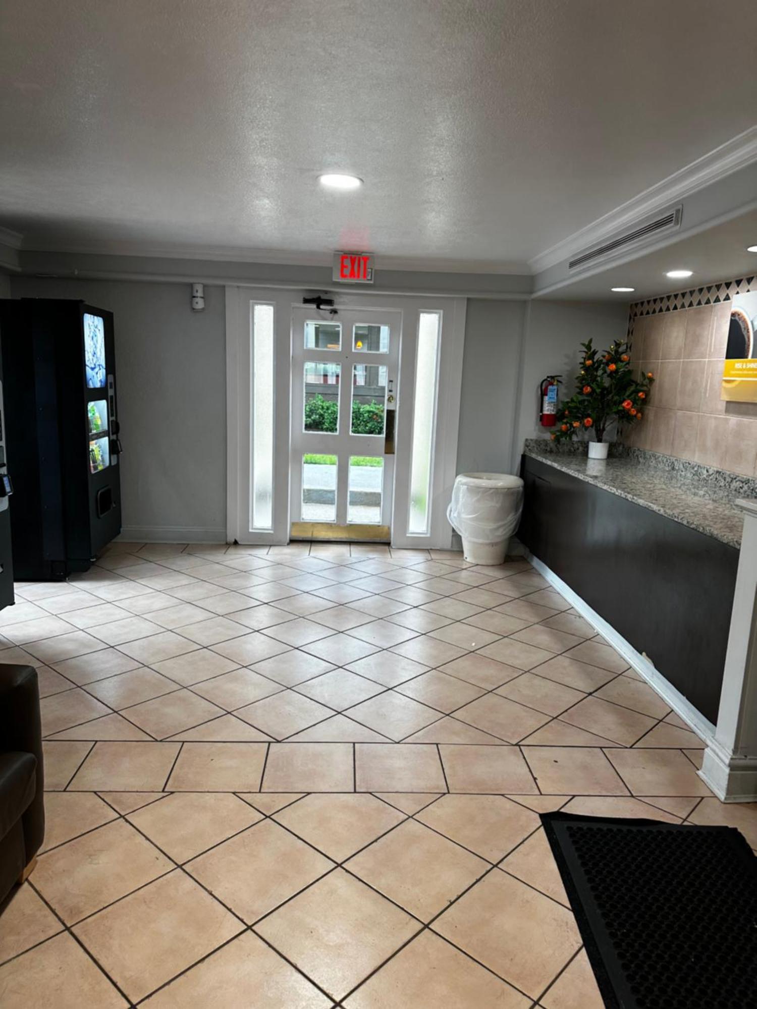 Hotel 6-hazelwood, Mo 4*