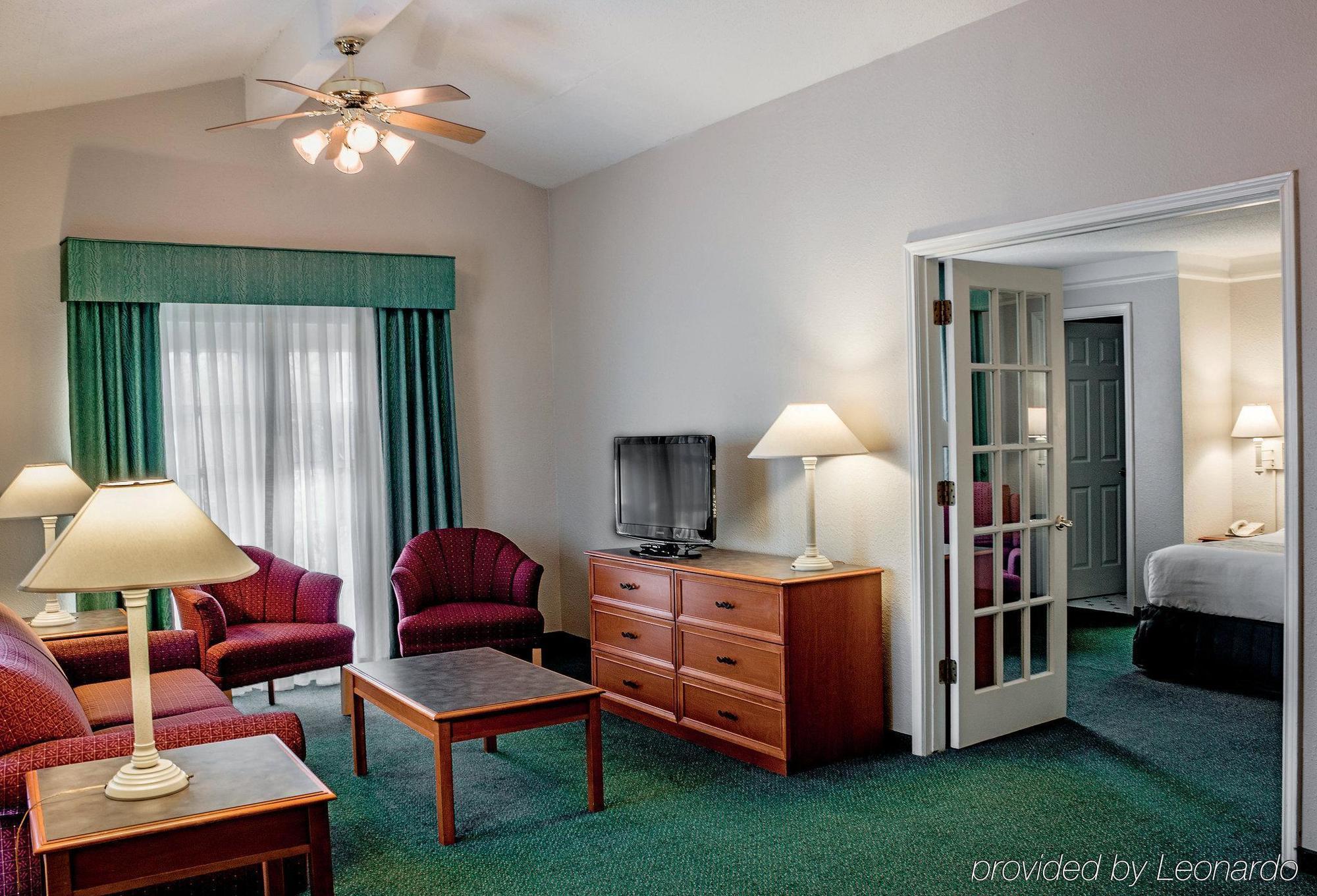 Hotel 6-hazelwood, Mo 4*