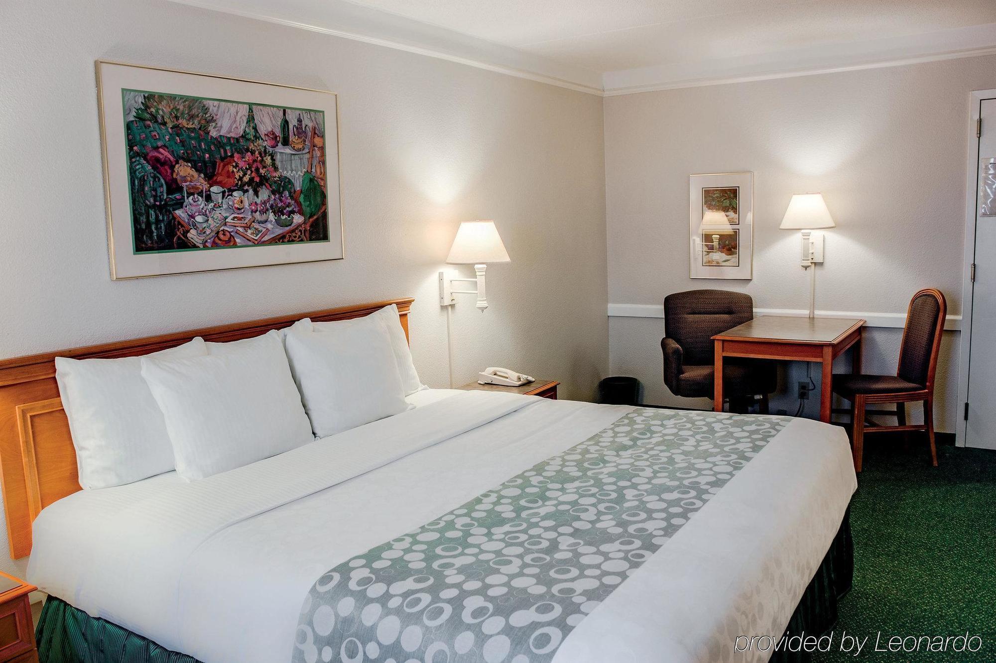 Hotel 6-hazelwood, Mo Hazelwood