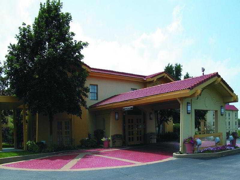 6-hazelwood, Mo Hotel