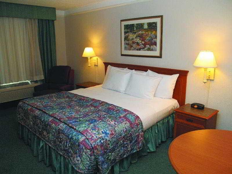Hotel 6-hazelwood, Mo Hazelwood