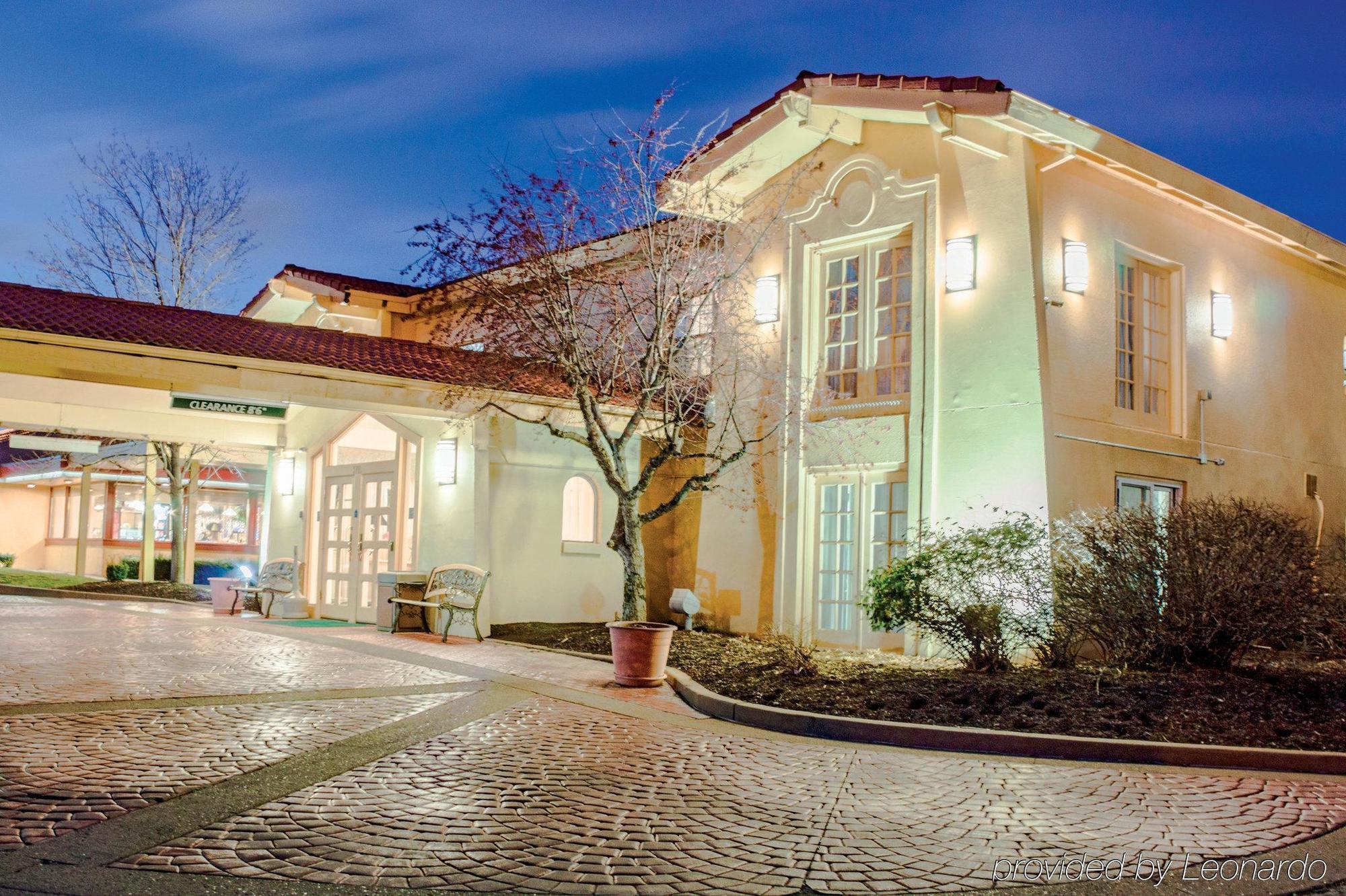 Hotel 6-hazelwood, Mo 4*