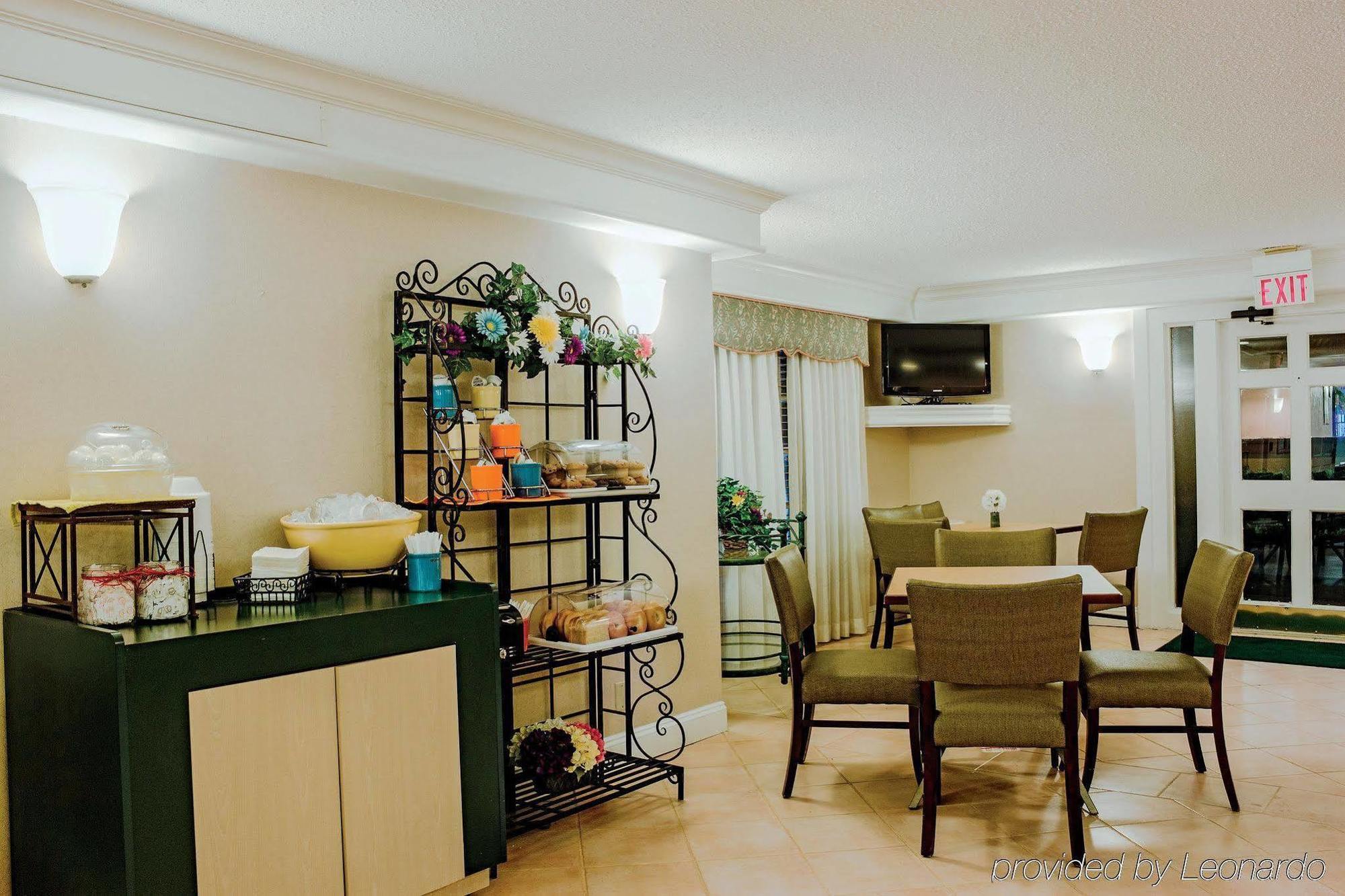 Hotel 6-hazelwood, Mo 4*