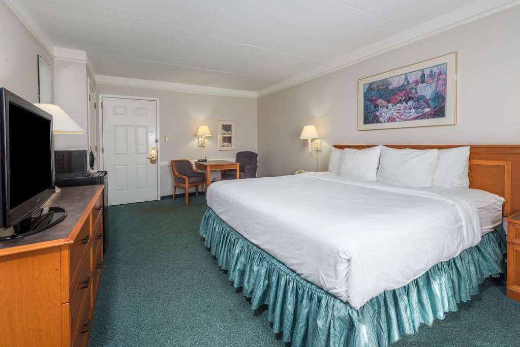6-hazelwood, Mo Hotel