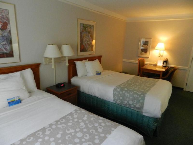 Hotel 6-hazelwood, Mo 4*